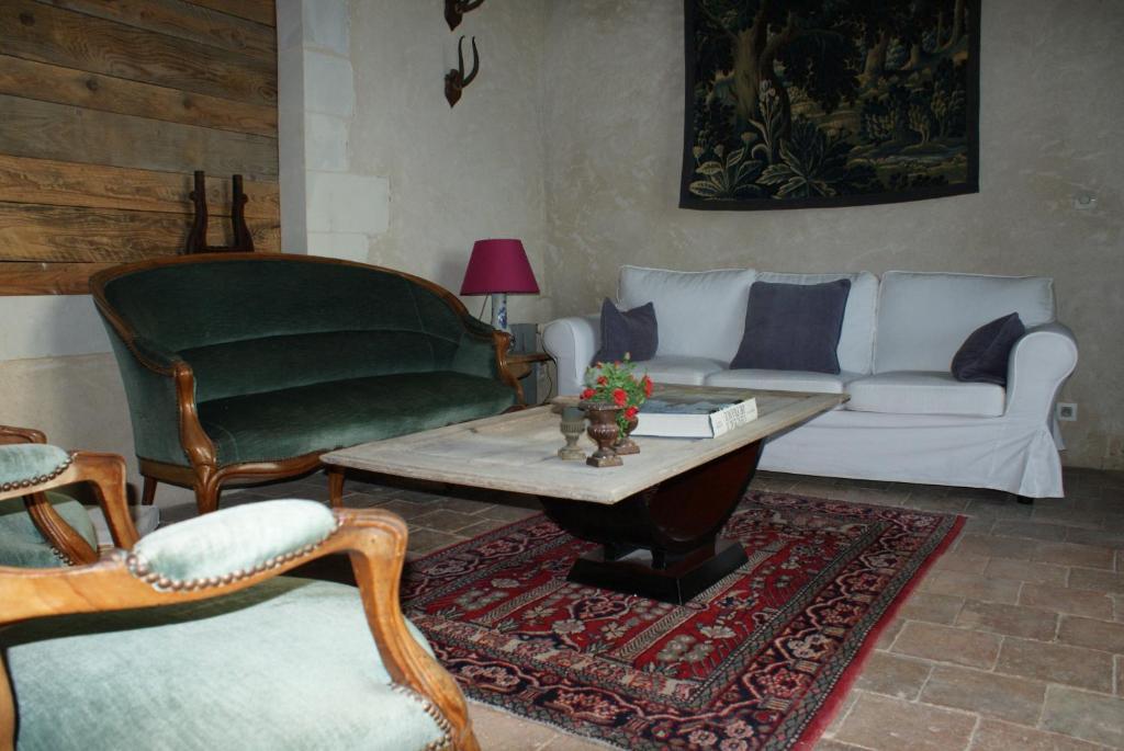 Chateau De La Fresnaye Bed and Breakfast Saint-Aubin-de-Luigné Habitación foto